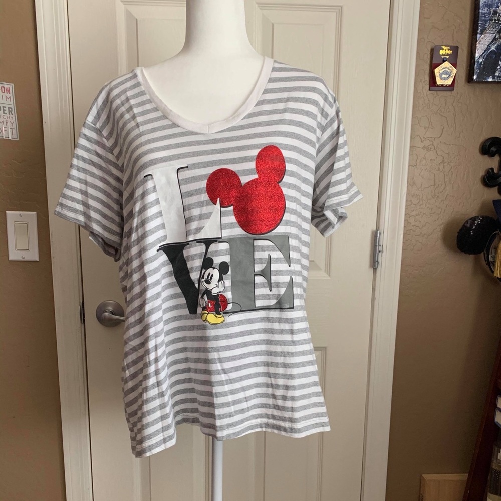 Mickey Mouse LOVE t-shirt